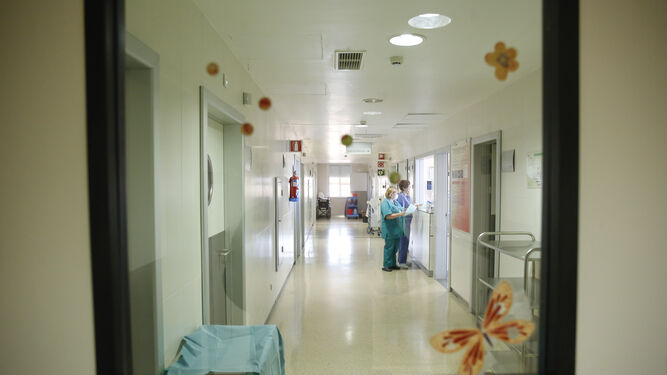Habitaciones de aislamiento del Hematología del Hospital Regional.